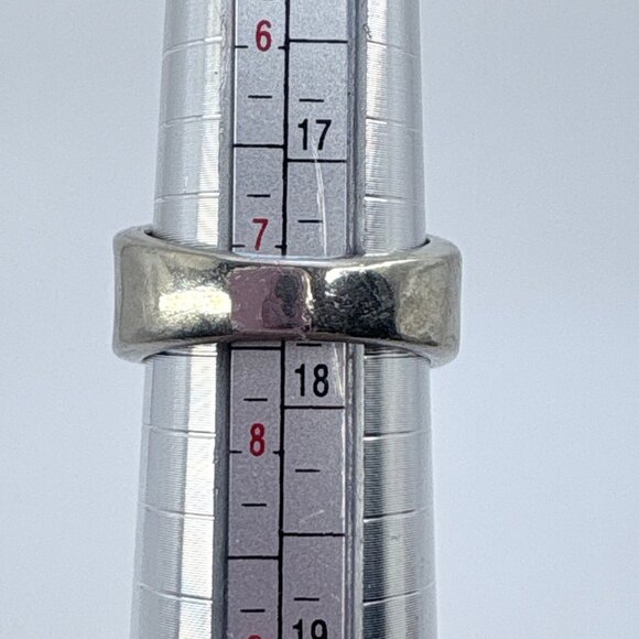 VTG Sterling Silver 925 Openwork Dolphin Design Tapered Band Ring Size 7.25 - Picture 8 of 8